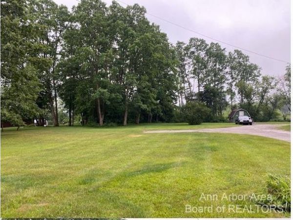 5546 E M36, Pinckney, MI 48169