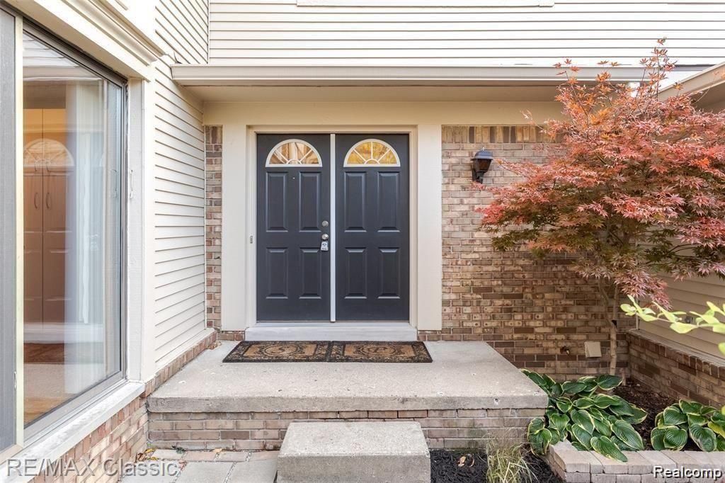 6912 Pebblecreek Woods Drive, West Bloomfield Township, MI 48322 Main Photo