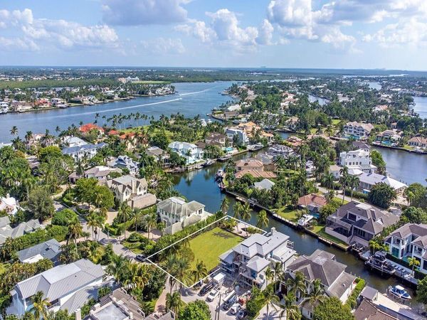 688 21st AVE S, NAPLES, FL 34102