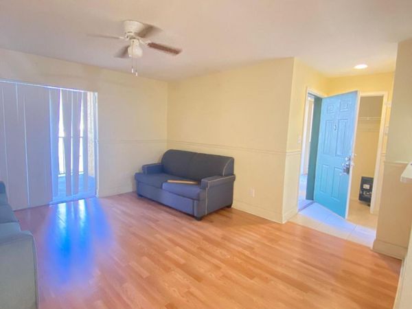 949 Riverside Drive, Unit 423, Coral Springs, FL 33071