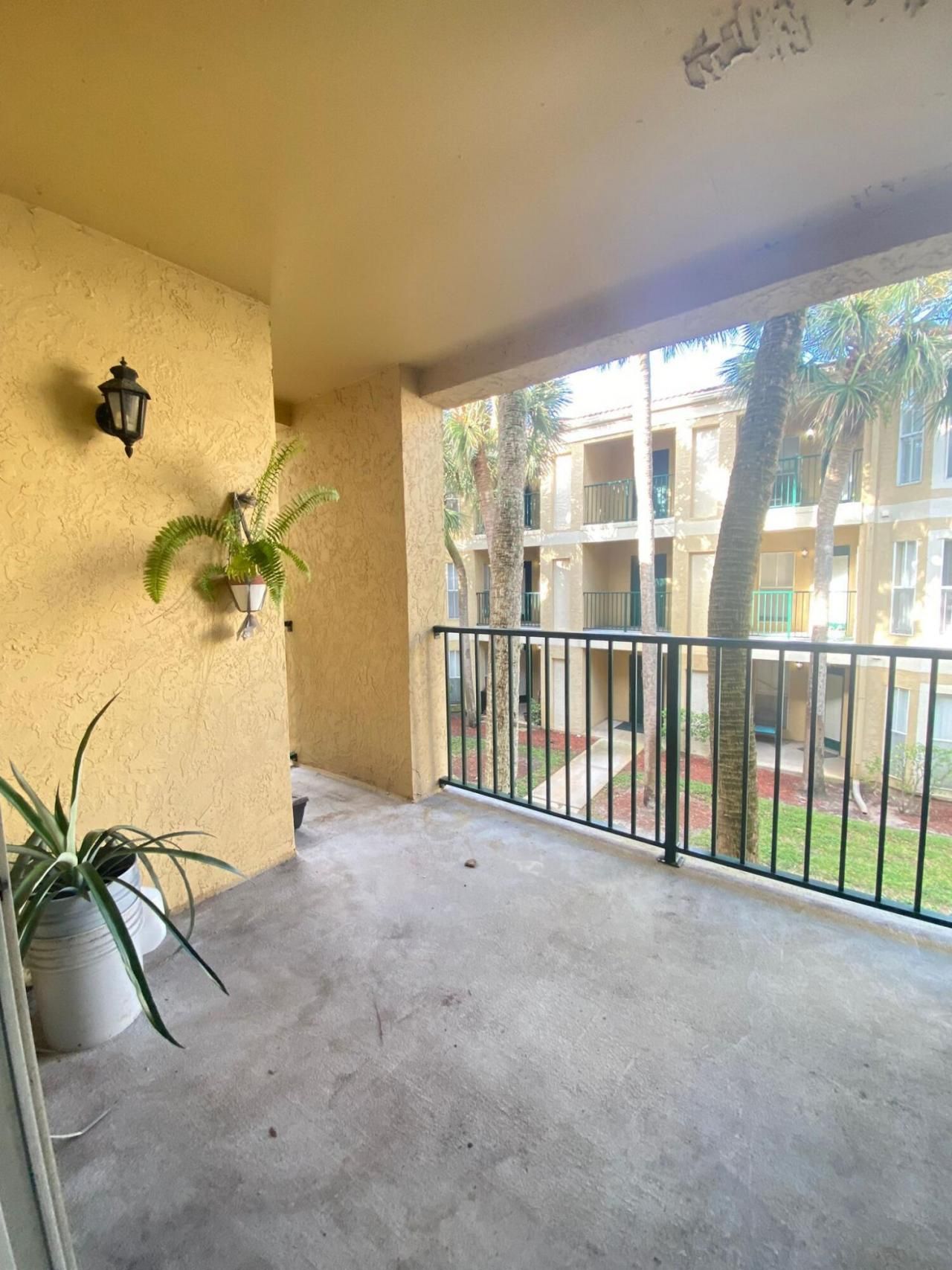 949 Riverside Drive, Unit 423, Coral Springs, FL 33071 Photo
