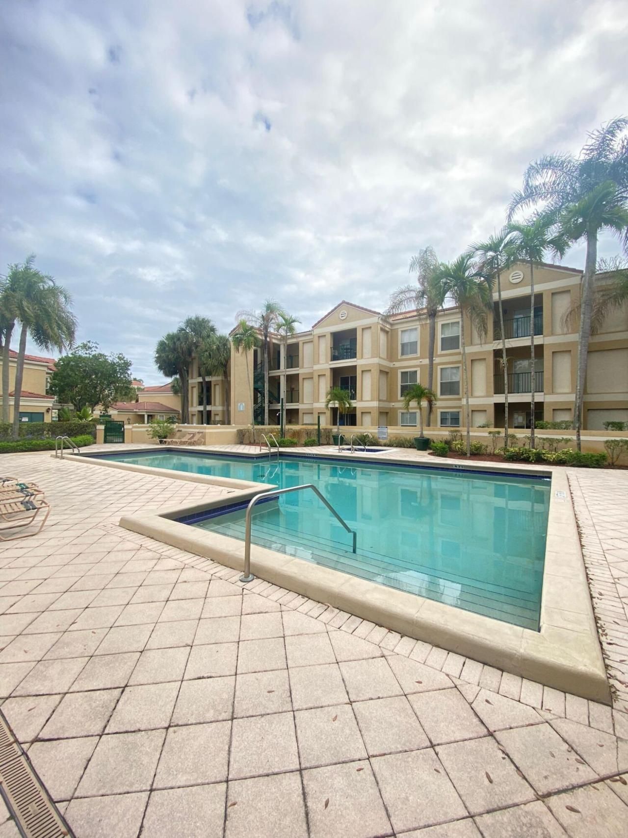 949 Riverside Drive, Unit 423, Coral Springs, FL 33071 Photo