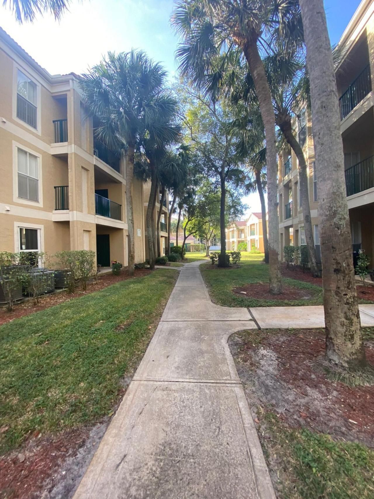 949 Riverside Drive, Unit 423, Coral Springs, FL 33071 Photo