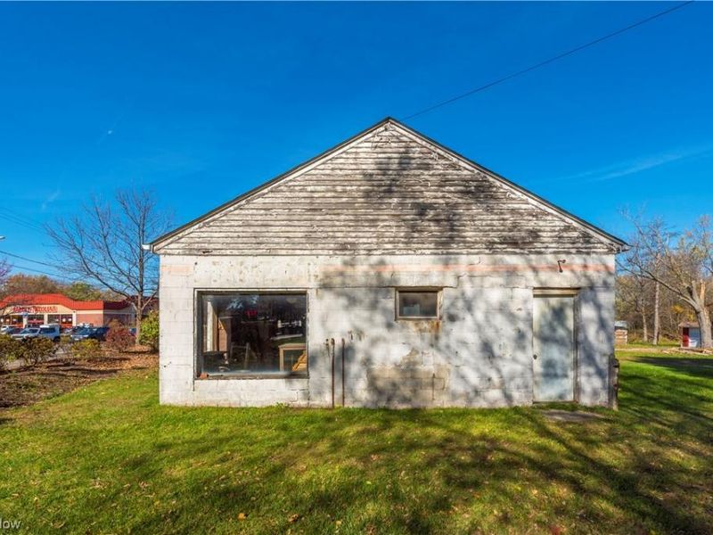 26004 Pettibone Road, Oakwood Village, OH 44146 Photo 2