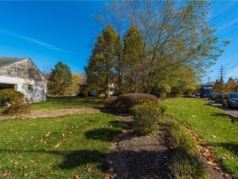 26004 Pettibone Road, Oakwood Village, OH 44146 Photo 3