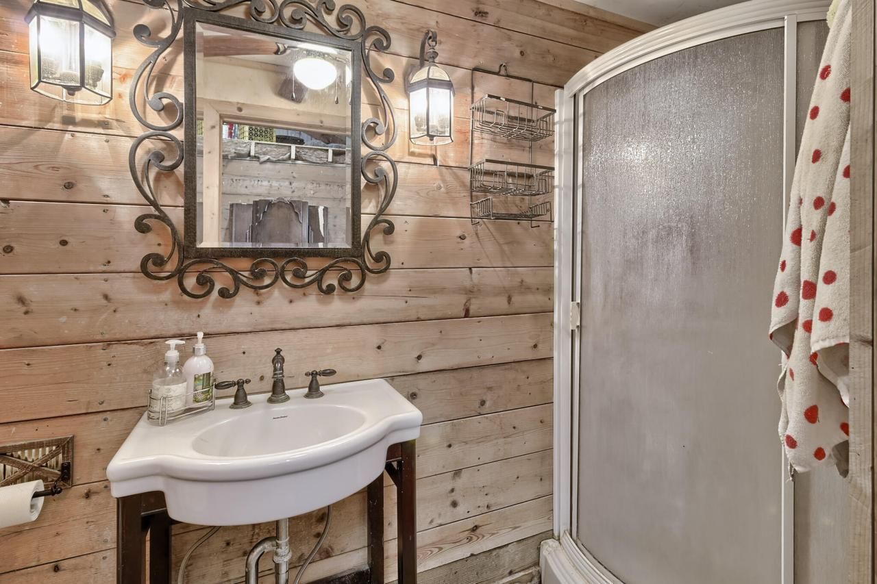 226 Cottage Walk Lane Photo 14