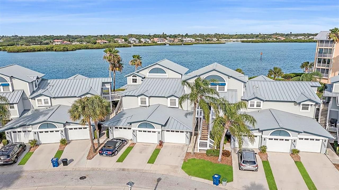 1360 Siesta Bayside Drive, Unit 1360-D, Sarasota, FL 34242 Photo
