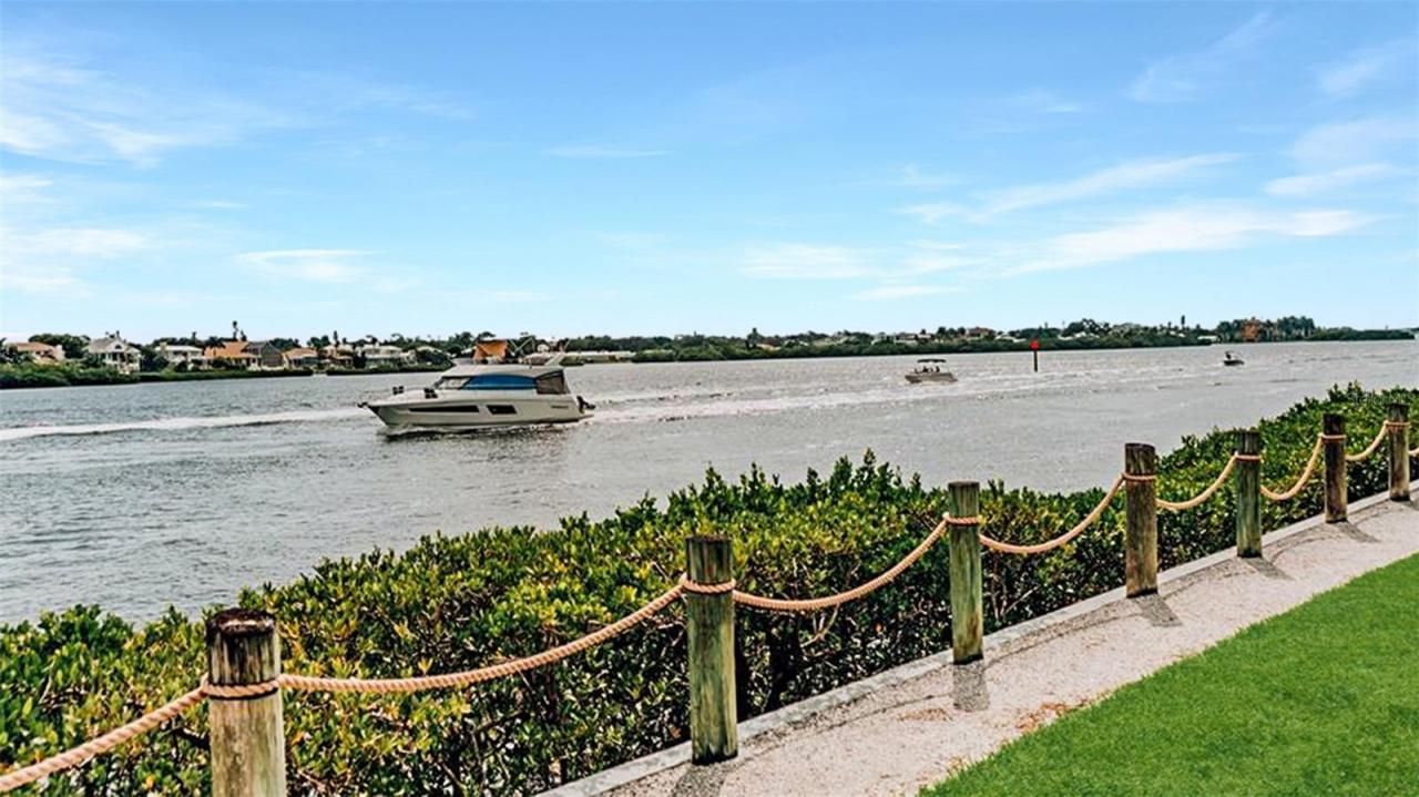 1272 Siesta Bayside Drive, Unit 1272-C, Sarasota, FL 34242 Photo