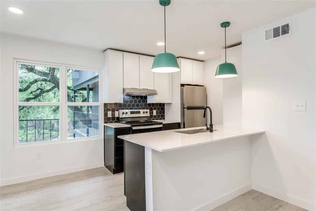 513 Pecan Grove Rd, Unit 102, Austin, TX 78704 Main Photo