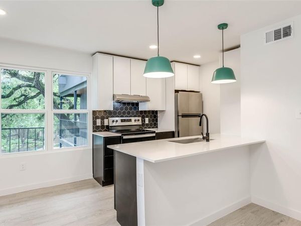 513 Pecan Grove RD, Unit 102, Austin, TX 78704