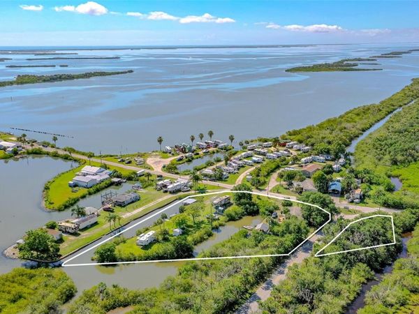 416 E Halifax AVENUE, OAK HILL, FL 32759