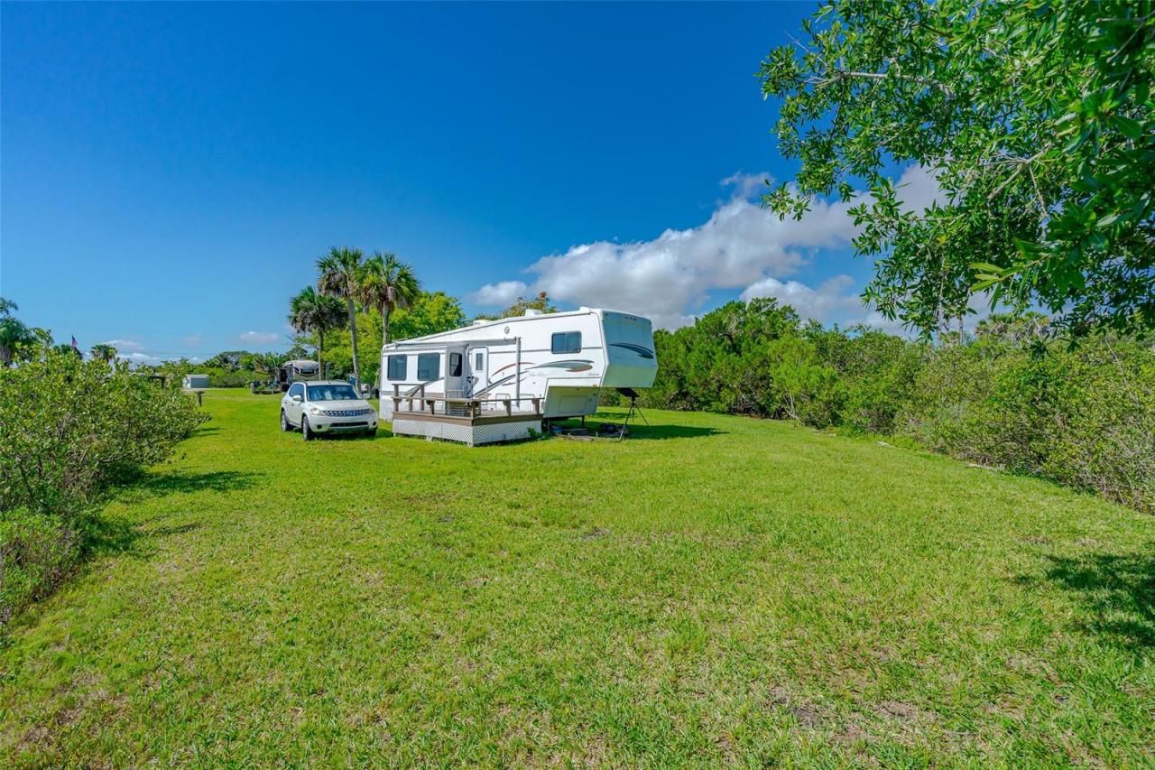 416 E Halifax Avenue, Oak Hill, FL 32759 Photo