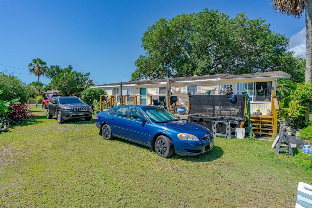 416 E Halifax Avenue, Oak Hill, FL 32759 Photo