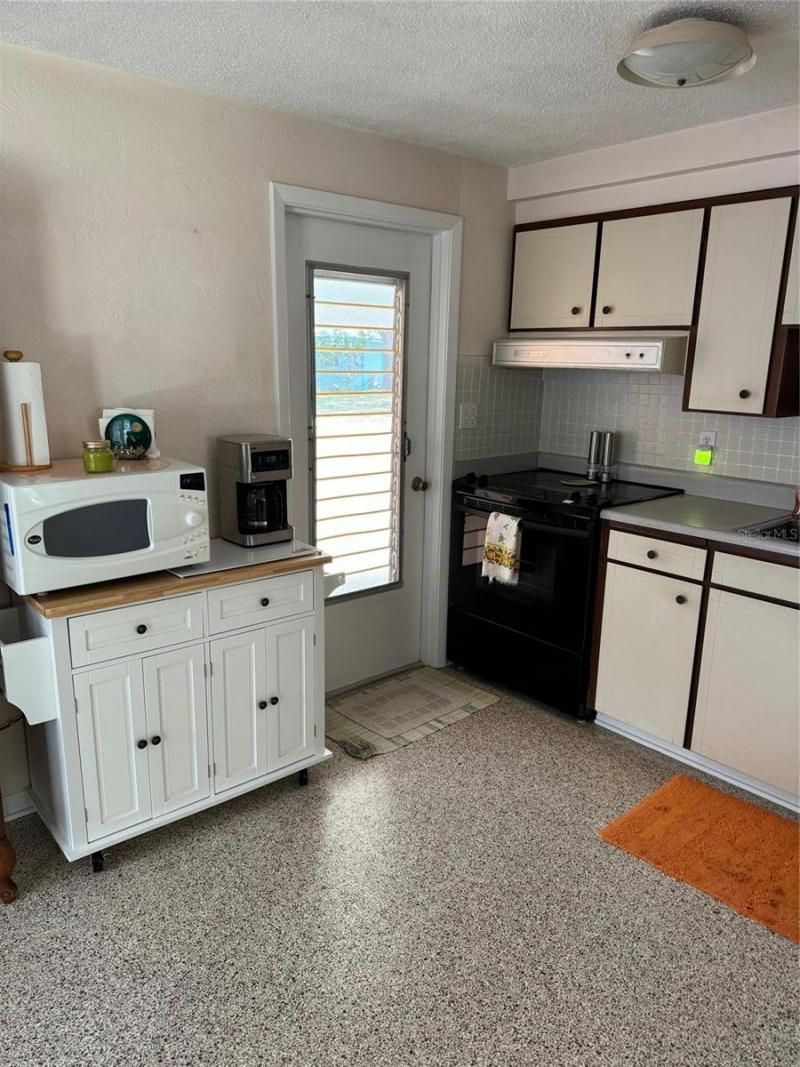 814 E 10th Avenue, New Smyrna Beach, FL 32169 Photo