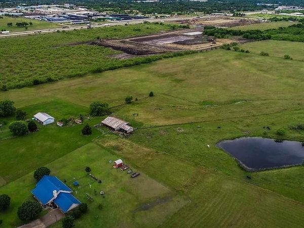 225 Valek Road, Ennis, TX 75119