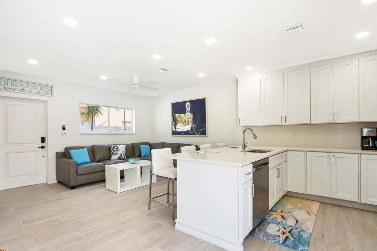 115 Cascade Lane, Palm Beach Shores, FL 33404 Photo