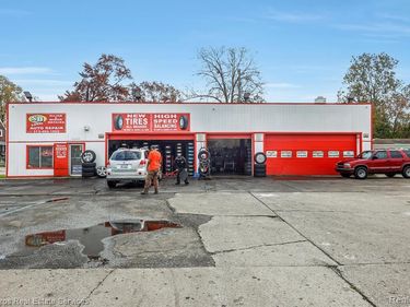 16560 HARPER Avenue, Detroit, MI 48224