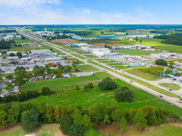 1152 Evangeline Thrwy, Broussard, LA 70518