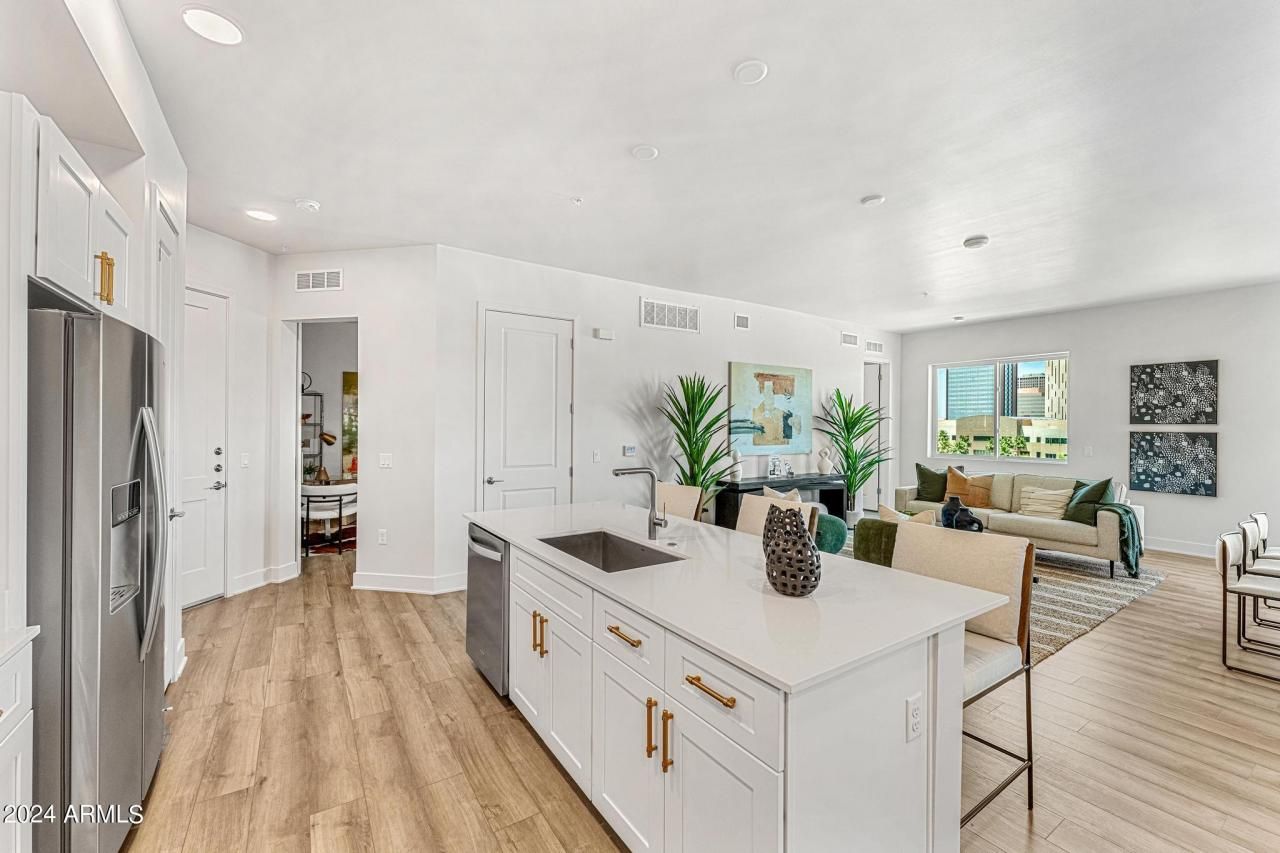 3131 N Central Avenue, Unit 3012, Phoenix, AZ 85012 Main Photo