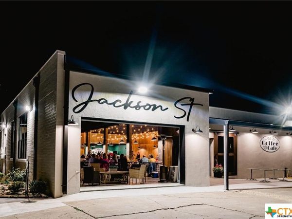 711 W Jackson Street, El Campo, TX 77437