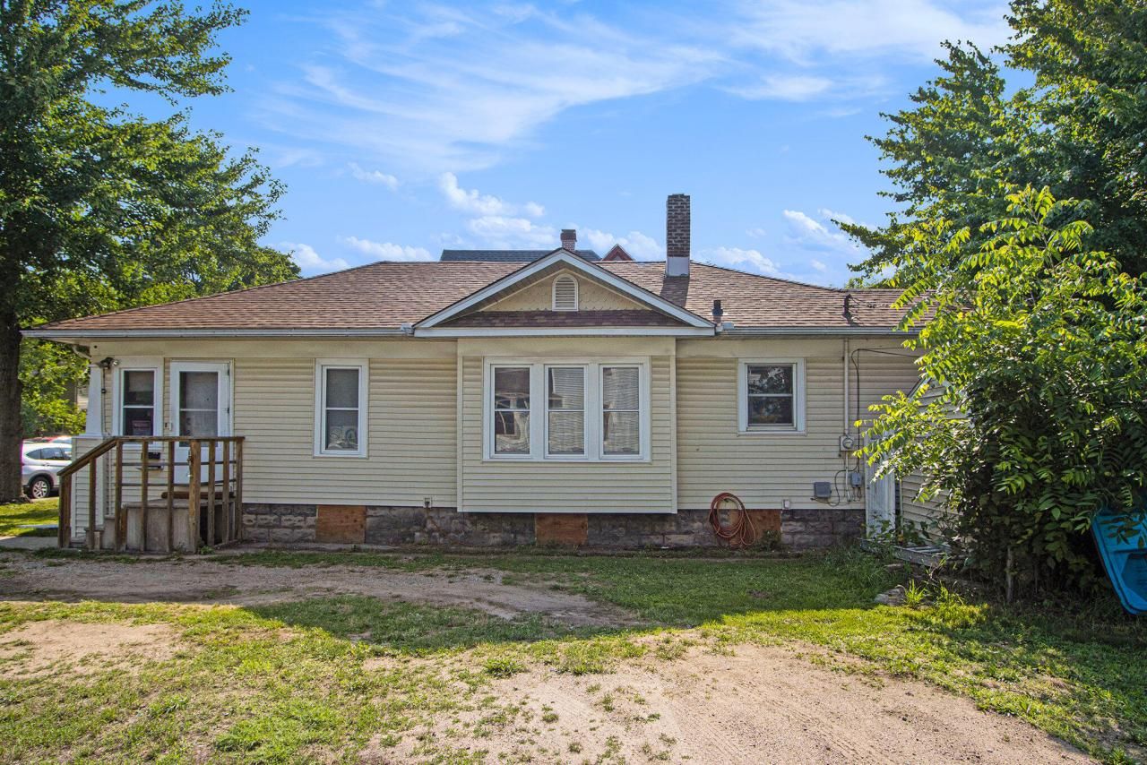 1028 Clinton Avenue, Kalamazoo, MI 49001 Main Photo