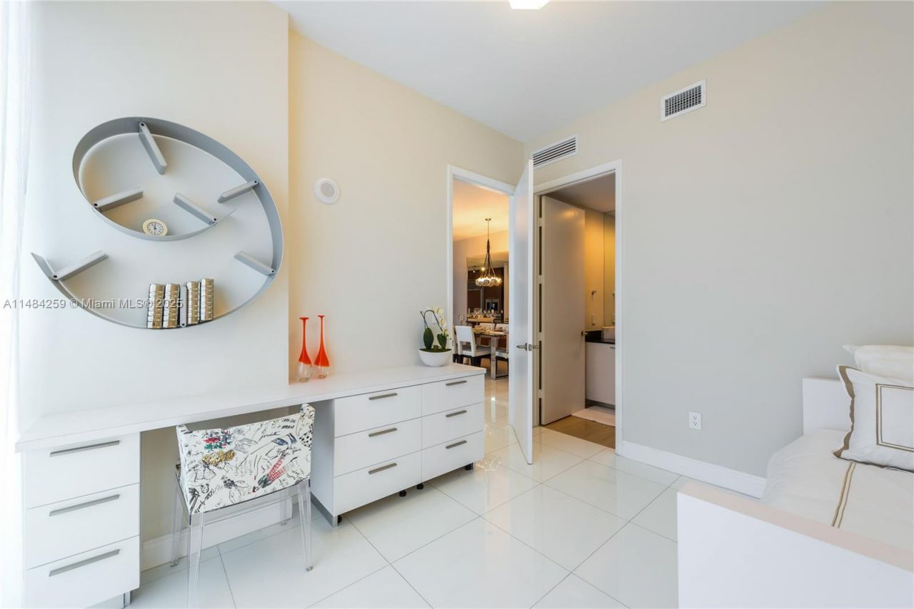 15811 Collins Ave, Unit 1702, Sunny Isles Beach, FL 33160 Photo