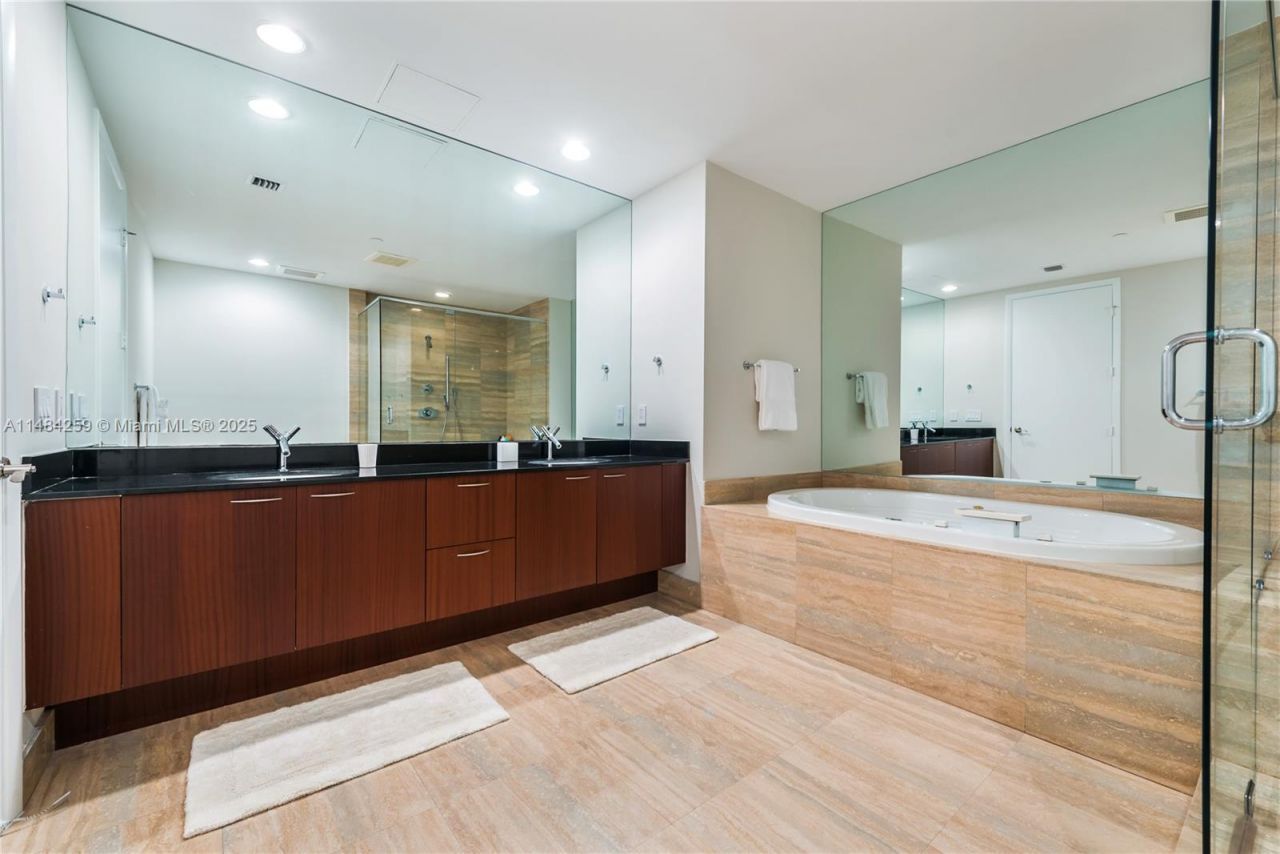 15811 Collins Ave, Unit 1702, Sunny Isles Beach, FL 33160 Photo