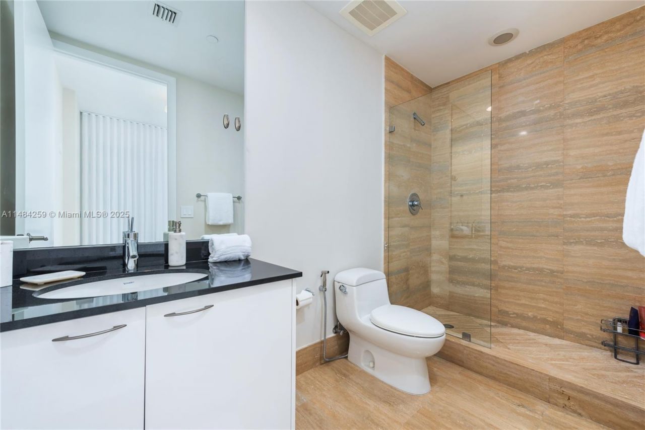 15811 Collins Ave, Unit 1702, Sunny Isles Beach, FL 33160 Photo