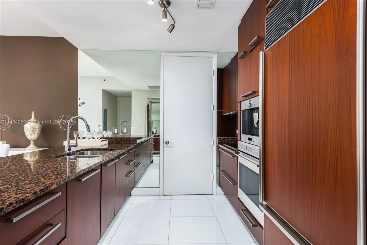 15811 Collins Ave, Unit 1702, Sunny Isles Beach, FL 33160 Photo