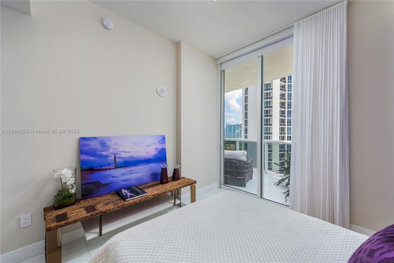 15811 Collins Ave, Unit 1702, Sunny Isles Beach, FL 33160 Photo