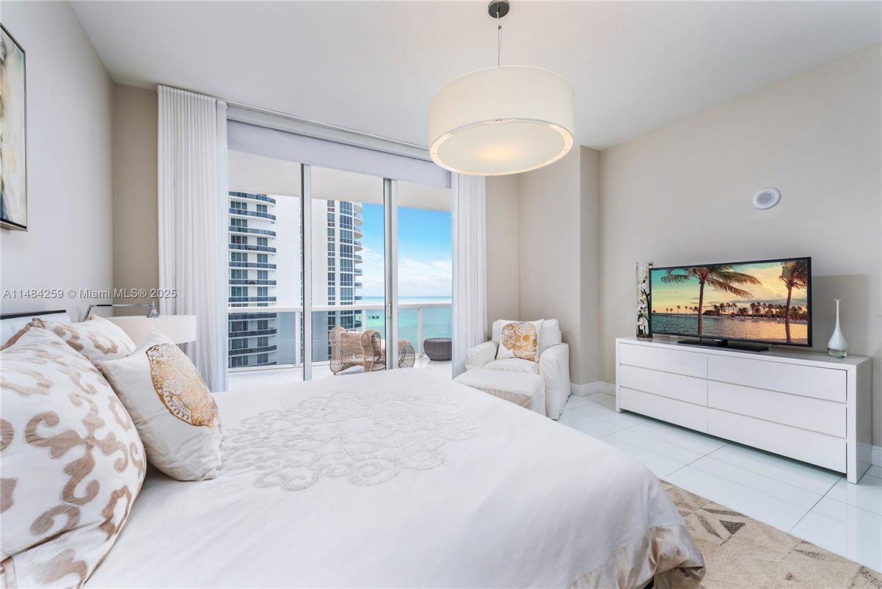 15811 Collins Ave, Unit 1702, Sunny Isles Beach, FL 33160 Photo
