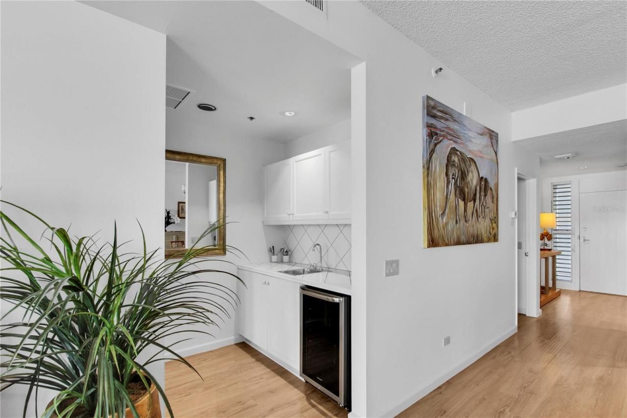 615 Dream Island Road, Unit 202, Longboat Key, FL 34228 Photo