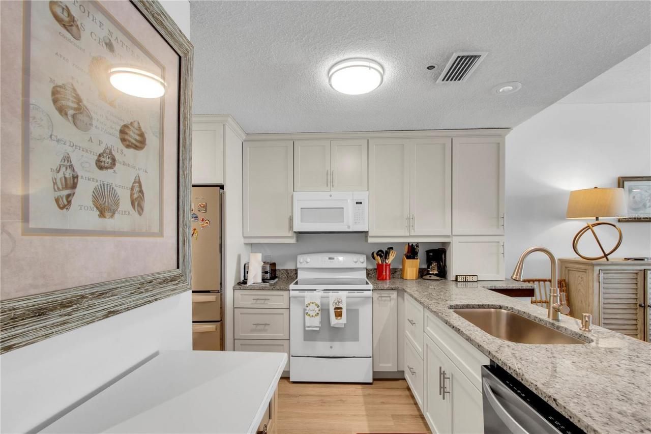 615 Dream Island Road, Unit 202, Longboat Key, FL 34228 Photo