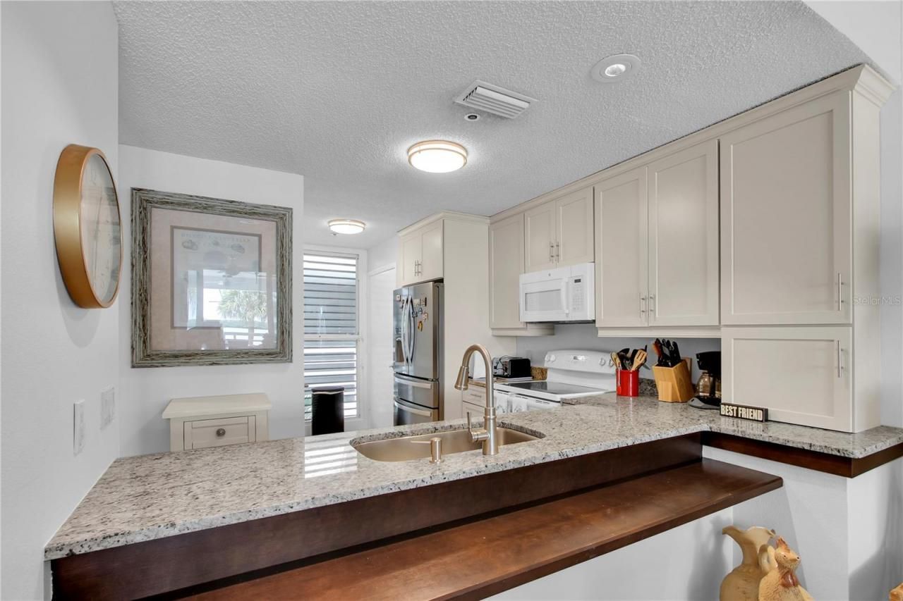 615 Dream Island Road, Unit 202, Longboat Key, FL 34228 Photo