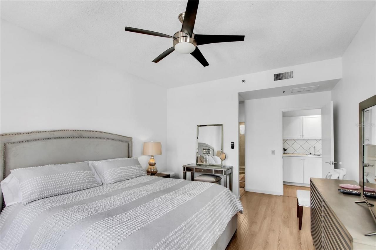 615 Dream Island Road, Unit 202, Longboat Key, FL 34228 Photo