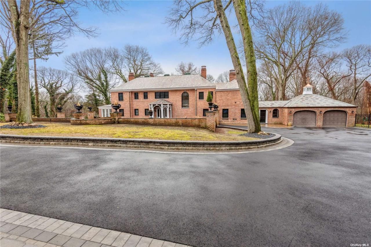 12 Hemlock Court, Laurel Hollow, NY 11771 Main Photo