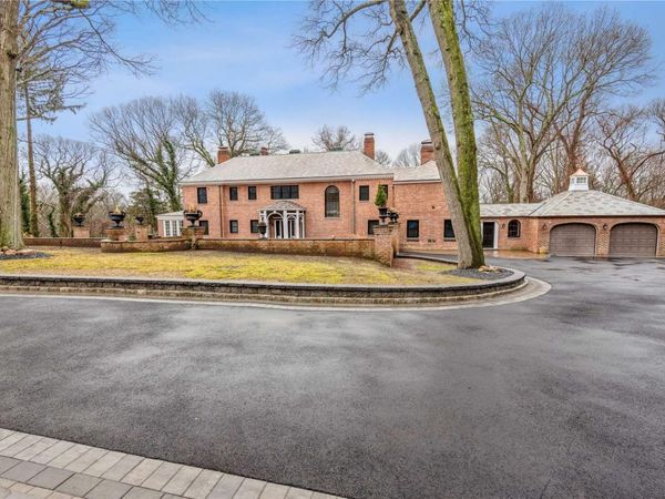 12 Hemlock Court, Laurel Hollow, NY 11771