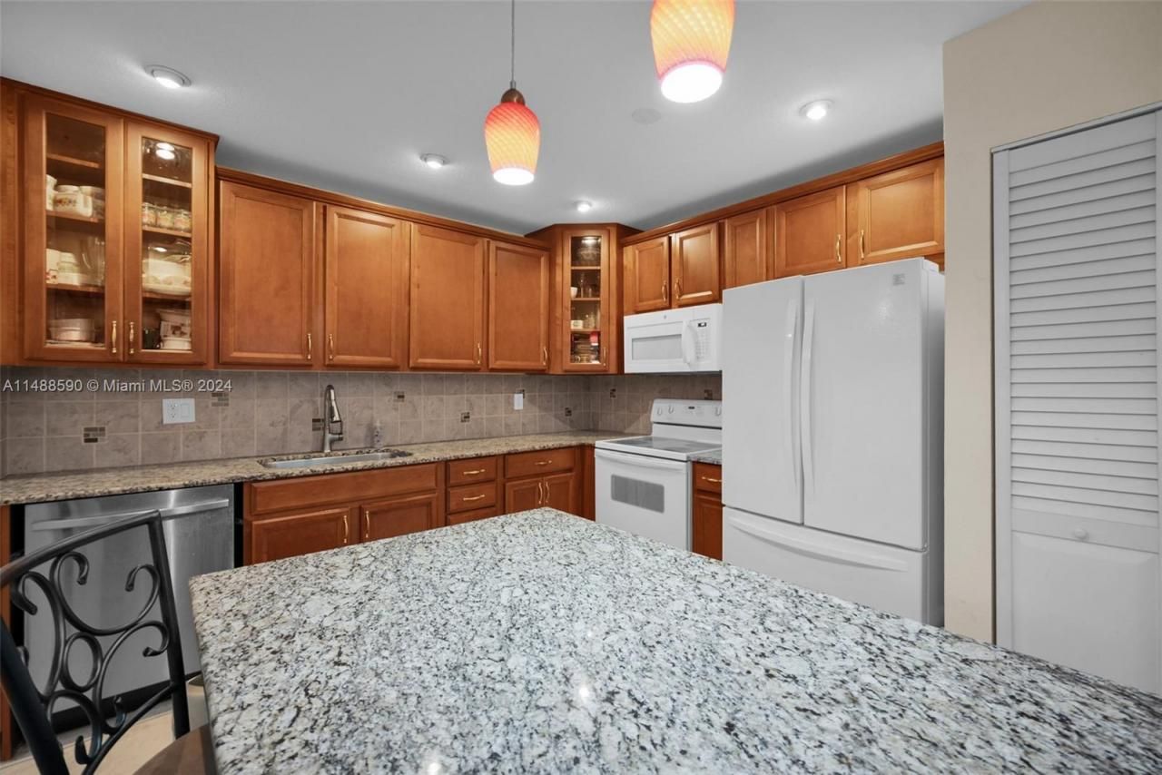 7083 W Sunrise Blvd, Unit 7083, Plantation, FL 33313 Photo