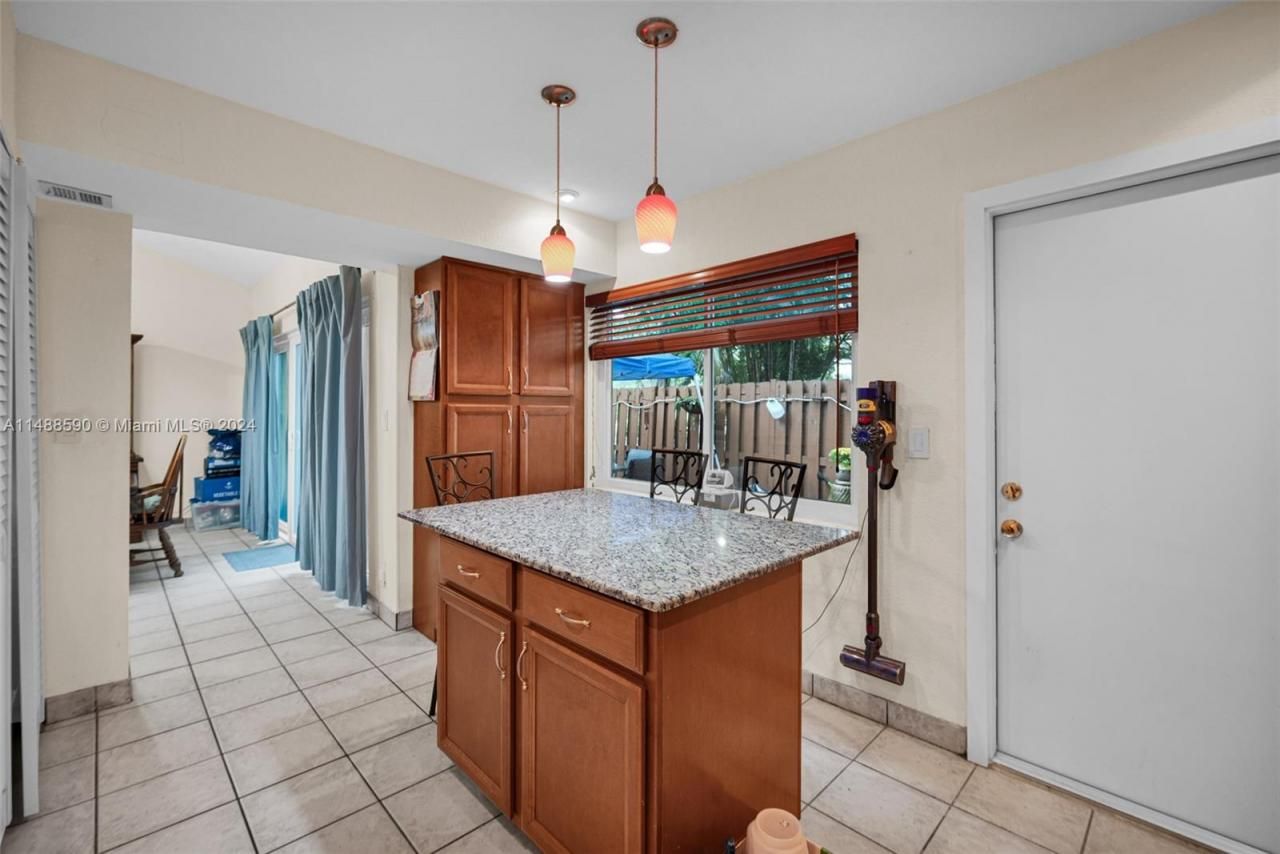 7083 W Sunrise Blvd, Unit 7083, Plantation, FL 33313 Photo