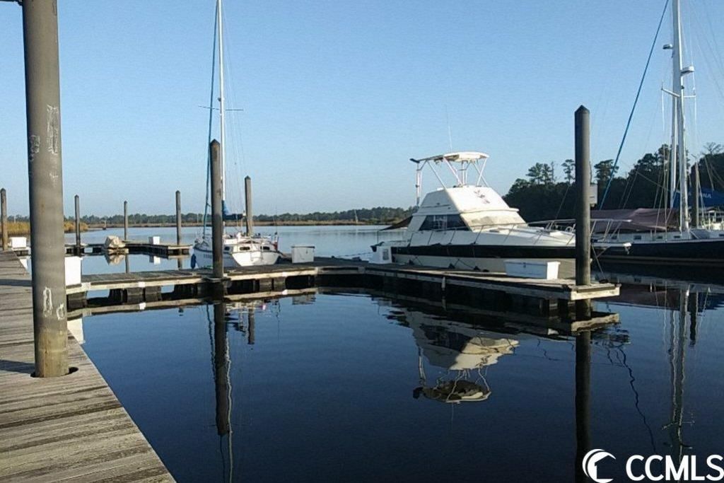 Slip 19 Friendfield Marina Photo 11