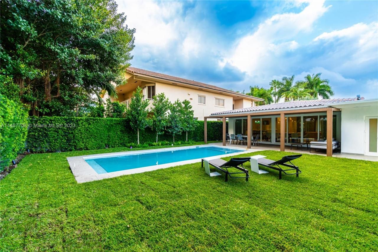 1030 N Venetian Dr, Miami, FL 33139 Photo