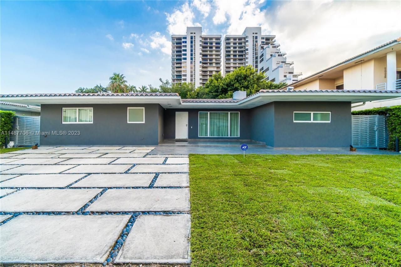 1030 N Venetian Dr, Miami, FL 33139 Photo