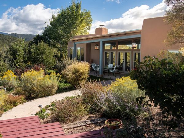 870 Paseo de Don Carlos, Santa Fe, NM 87501