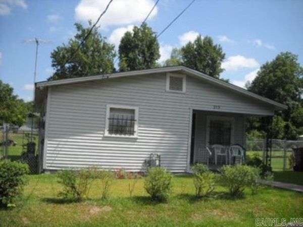 215 E 26th Avenue, Pine Bluff, AR 71643