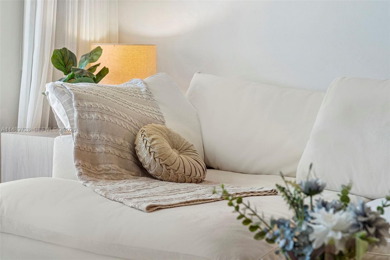 102 24th St, Unit 1412, Miami Beach, FL 33139 Photo