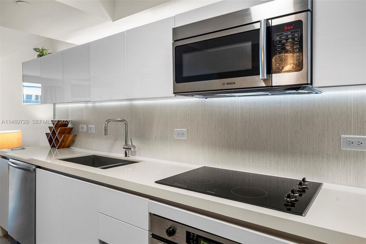 102 24th St, Unit 1412, Miami Beach, FL 33139 Photo