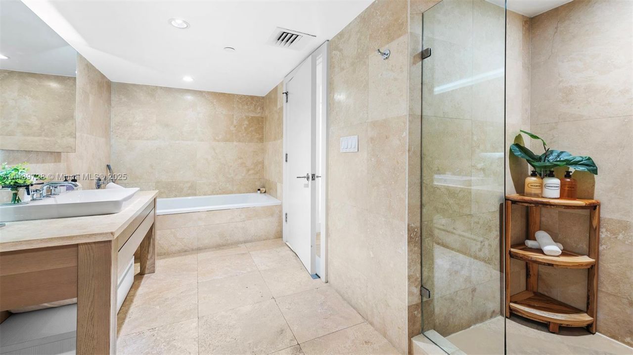 102 24th St, Unit 1412, Miami Beach, FL 33139 Photo