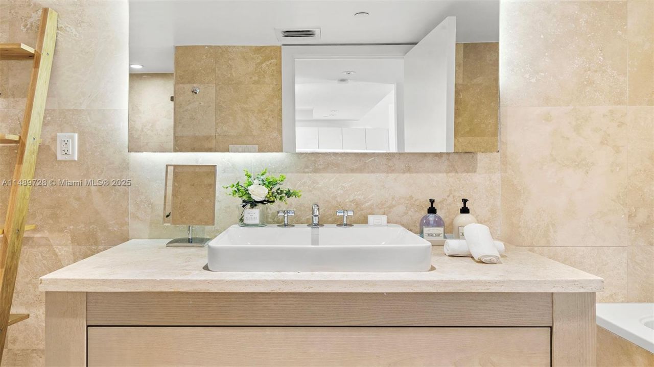 102 24th St, Unit 1412, Miami Beach, FL 33139 Photo