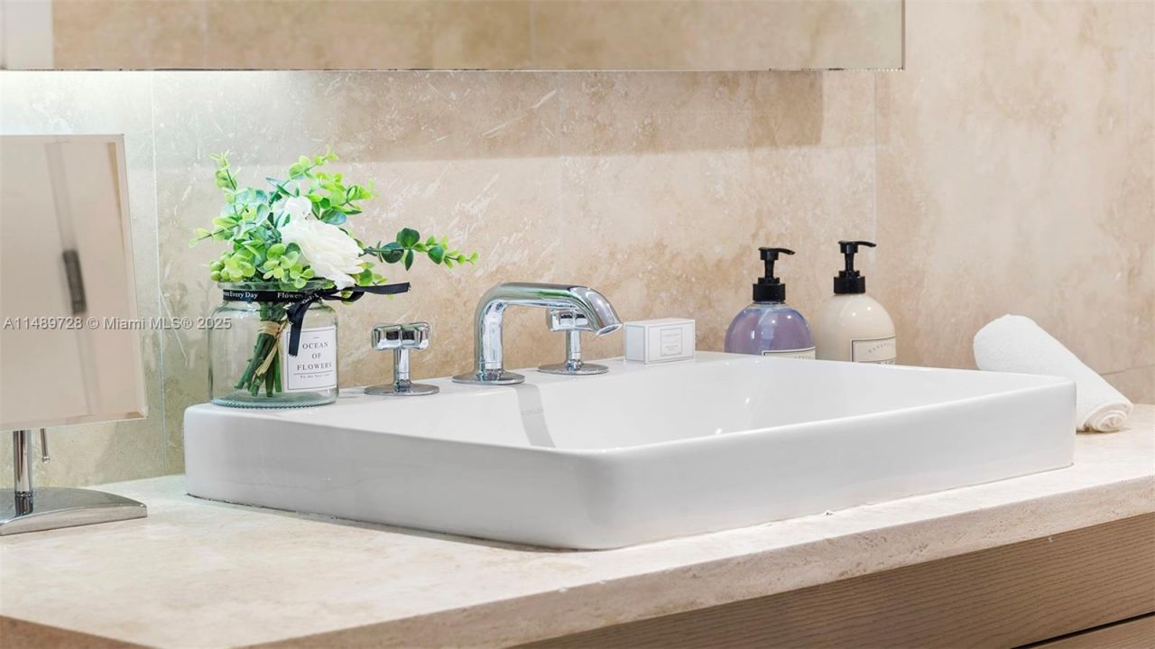 102 24th St, Unit 1412, Miami Beach, FL 33139 Photo