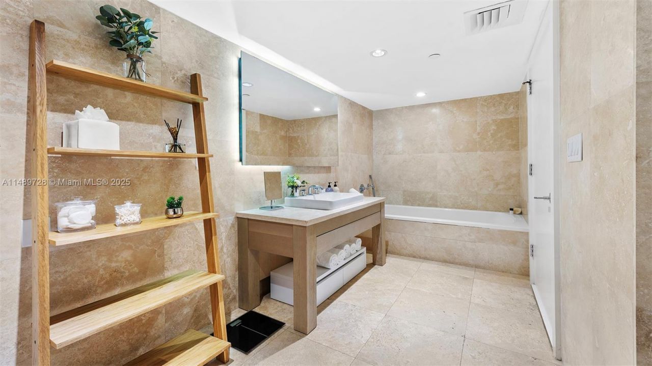 102 24th St, Unit 1412, Miami Beach, FL 33139 Photo